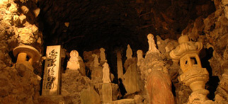 洞窟観音・山徳記念館